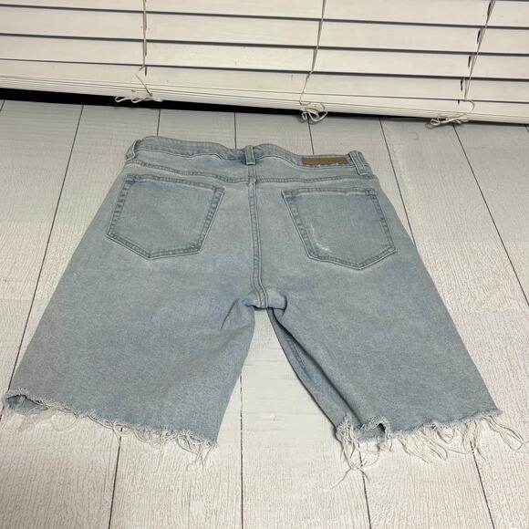 Cello Light Wash Distressed Denim Shorts Size Large - Picture 12 of 12